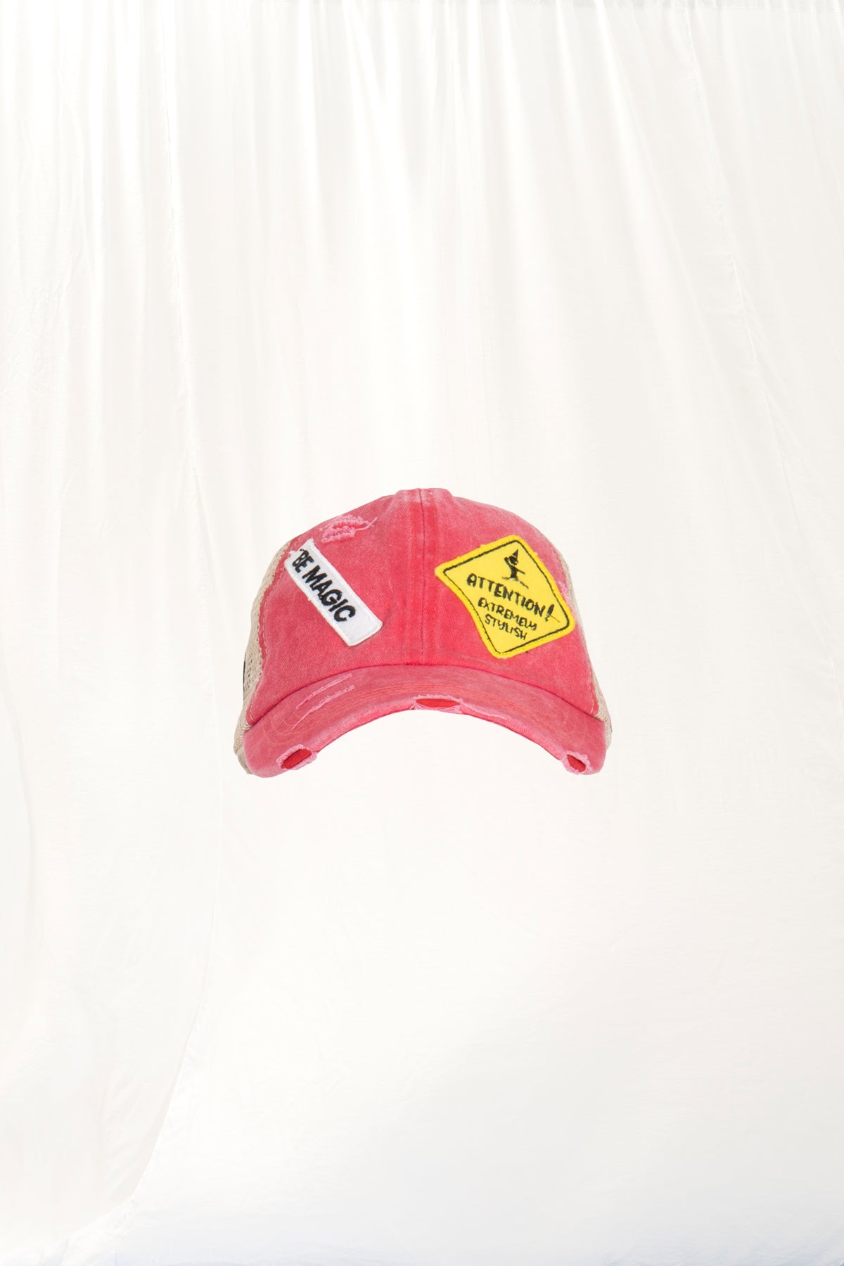 Red/beige Hat Bul