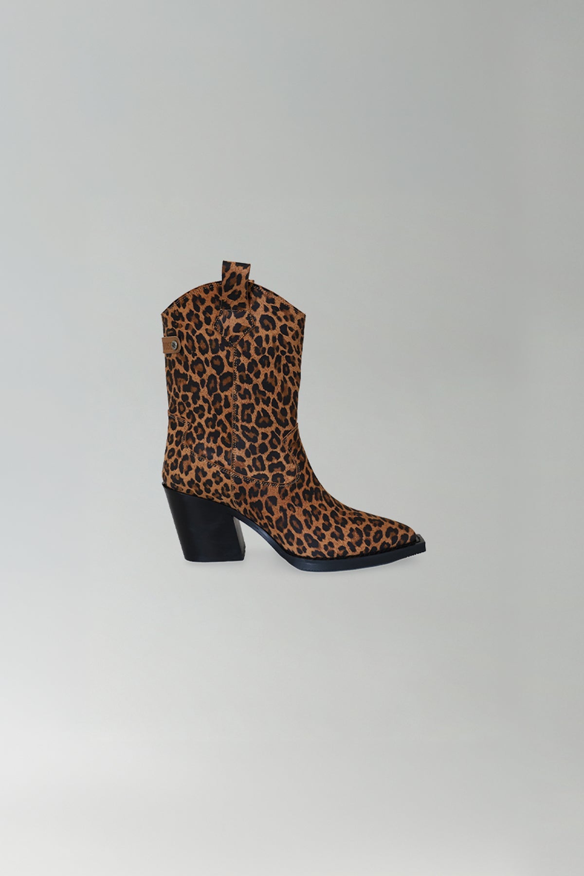 Leo Boots Friday