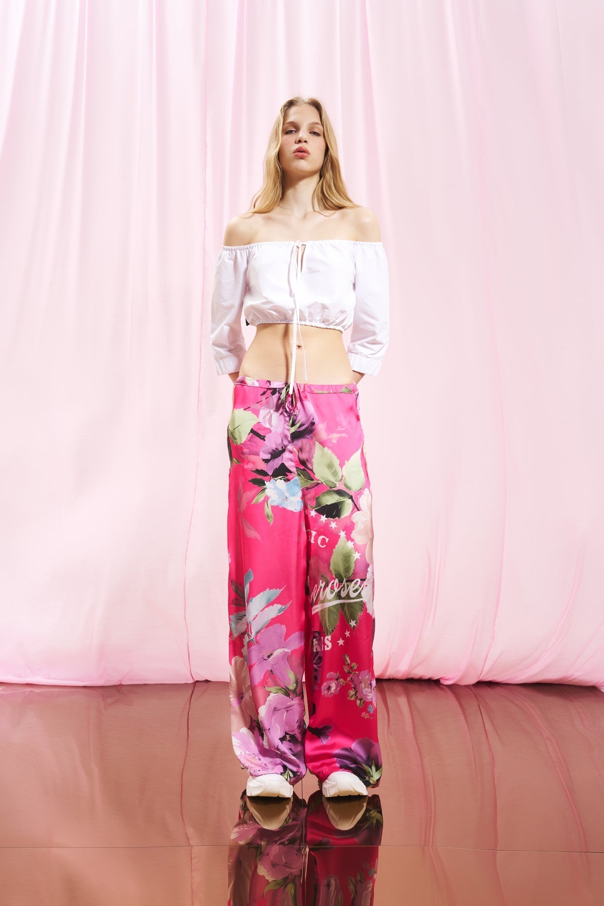 White Off-the-shoulder Cropped Blouse 17000