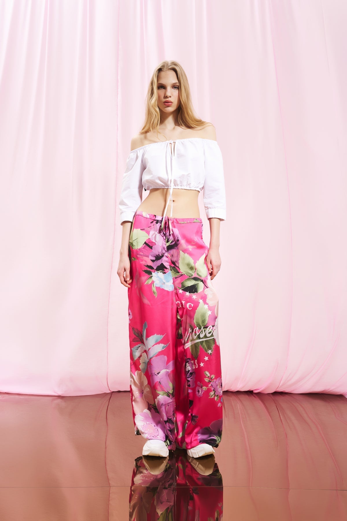 White Off-the-shoulder Cropped Blouse 17000