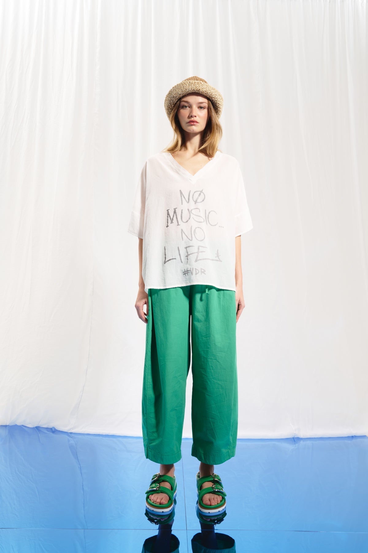 White V-neck Print T-shirt 17064