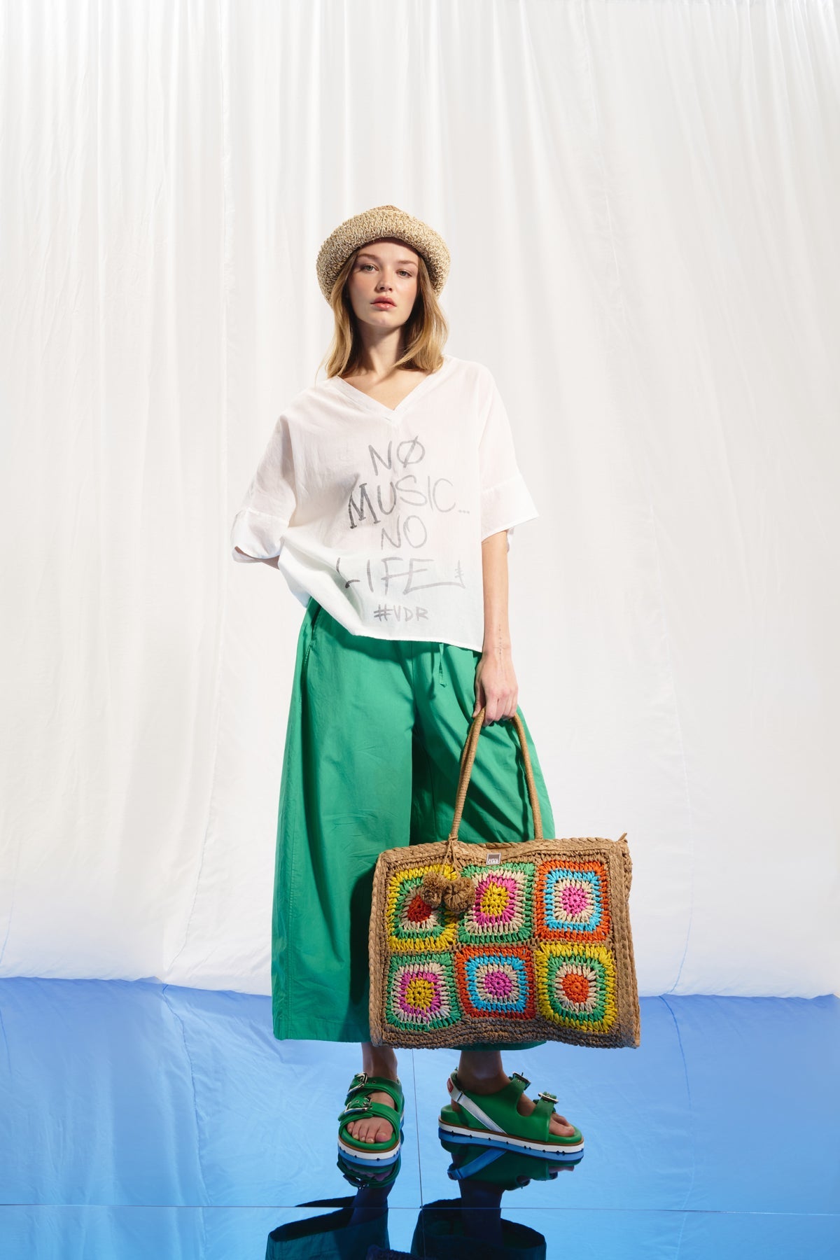 White V-neck Print T-shirt 17064