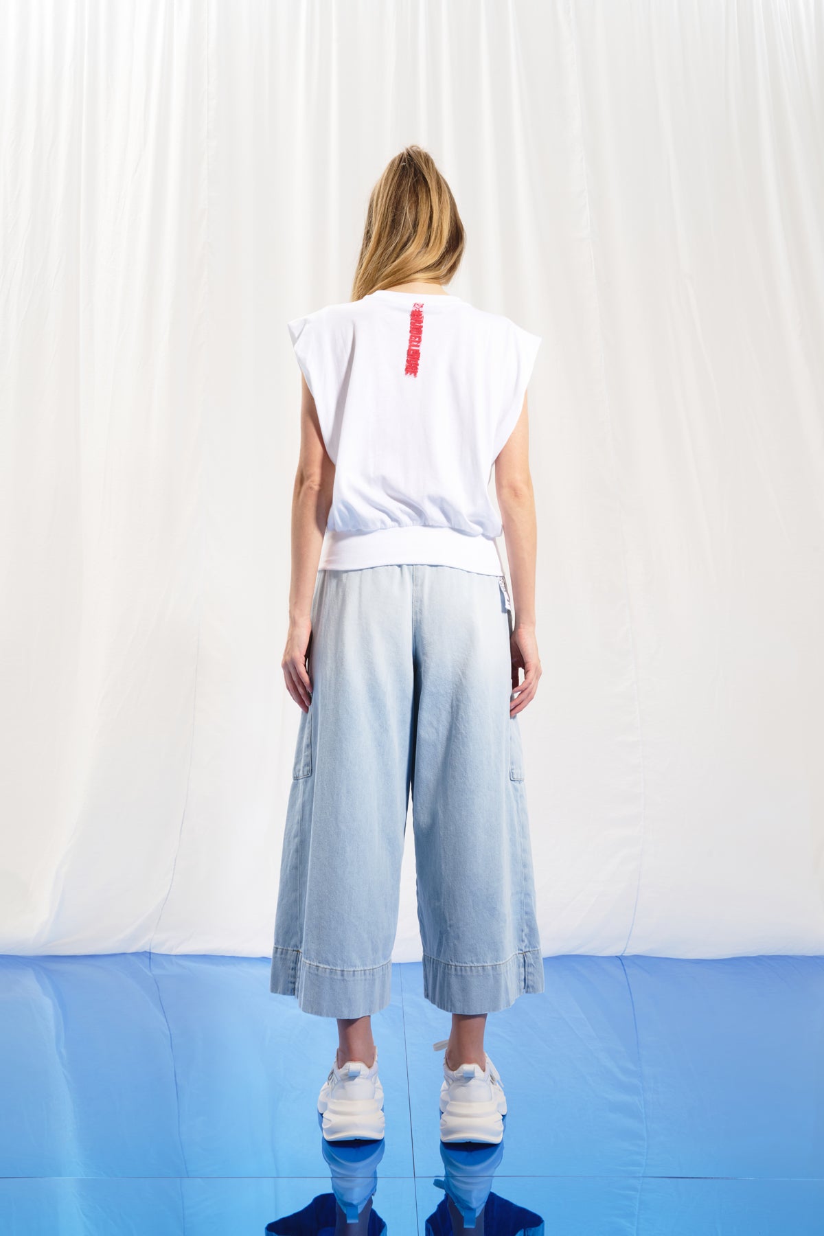White Print Sleeveless T-shirt 17235