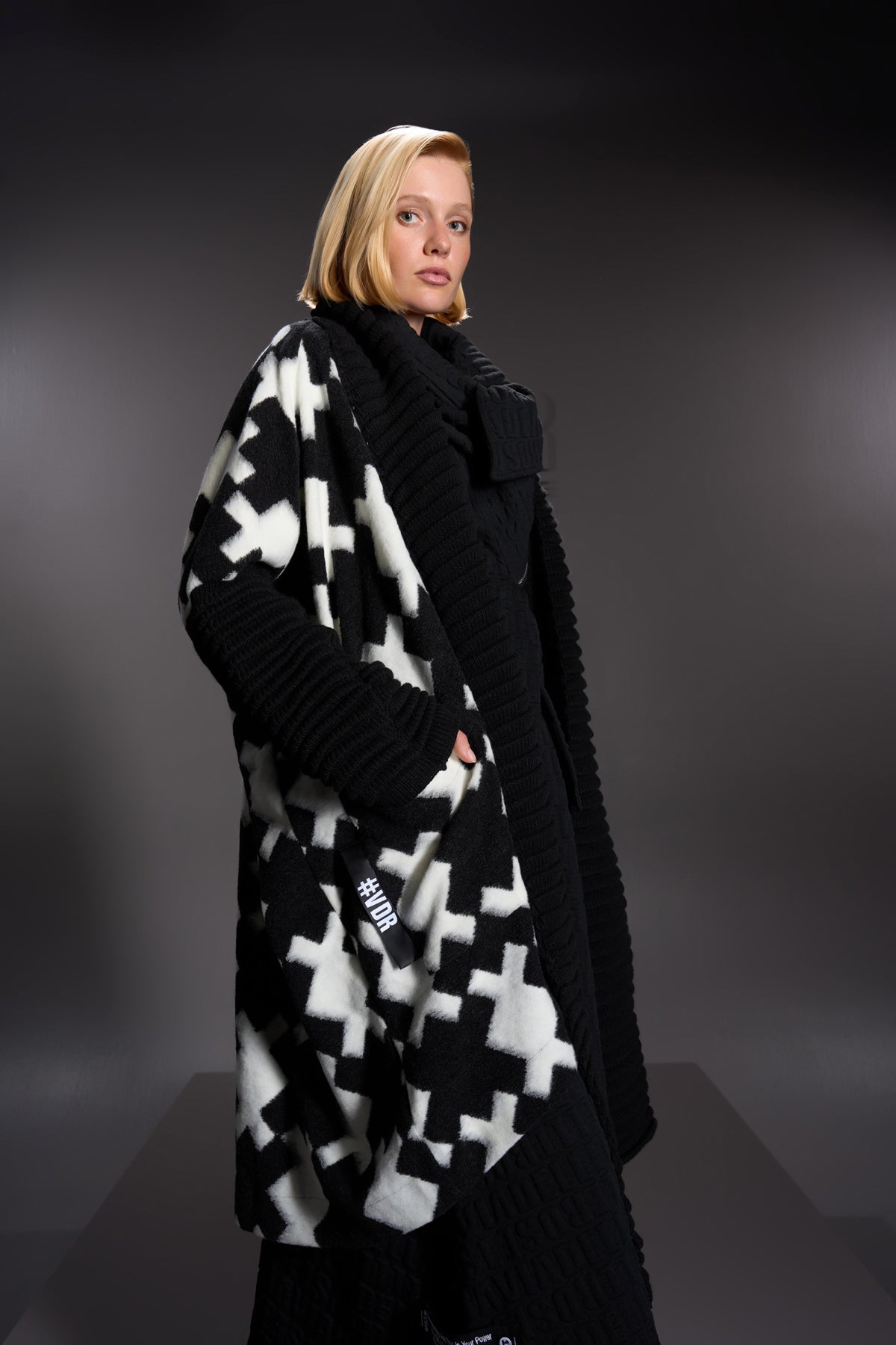 Nero Off White Cardigan 16303