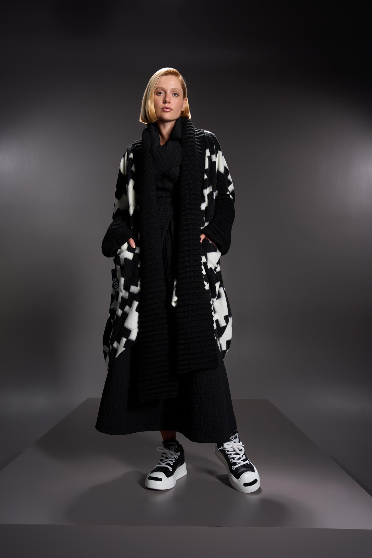 Nero Off White Cardigan 16303