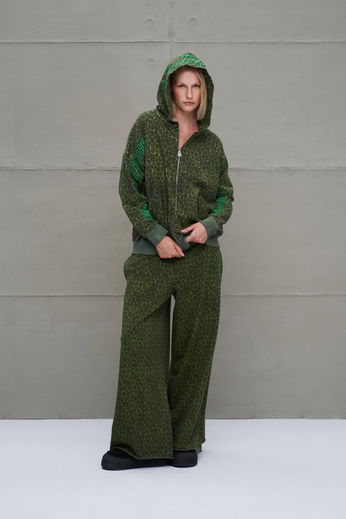 Green Slogan Oversized Sweatshirt 18016