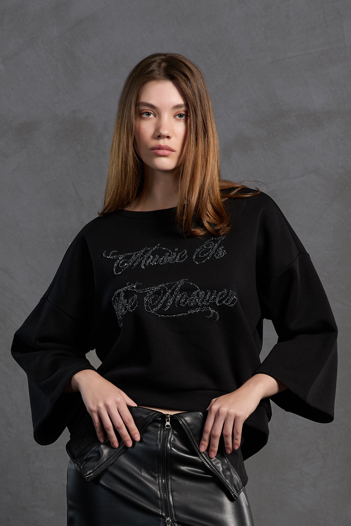 Black Crew Neck Oversized Sweatshirt 18018
