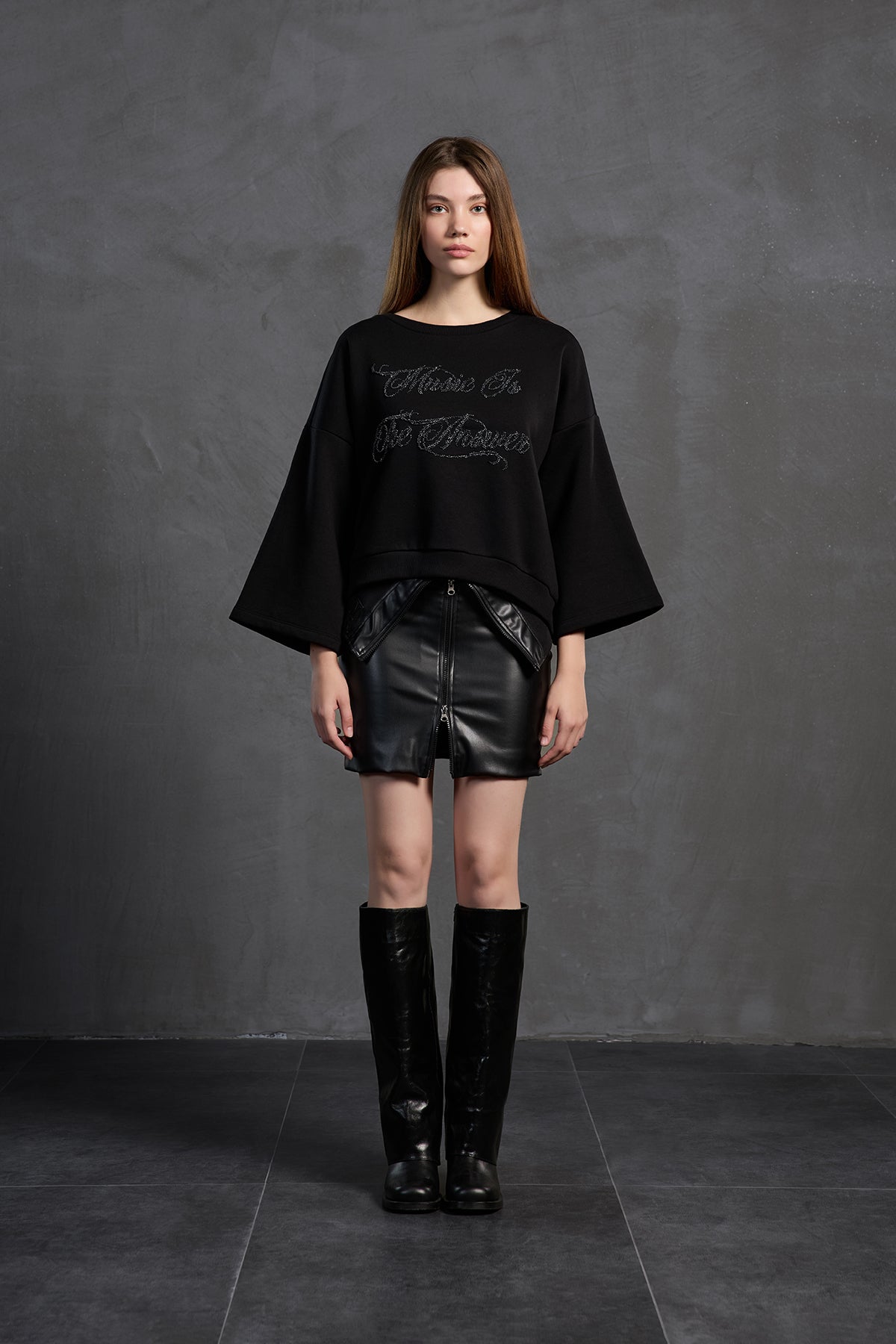 Black Crew Neck Oversized Sweatshirt 18018