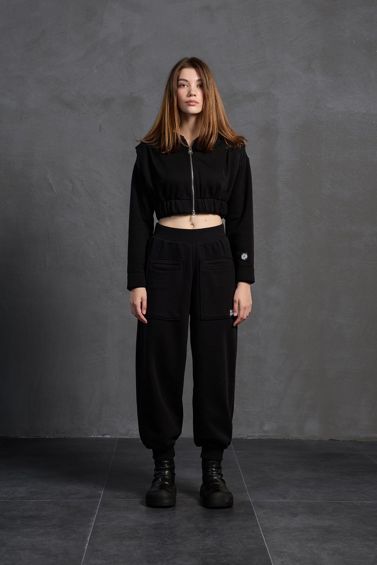 Black Zip-up Cropped Sweatshirt 18019
