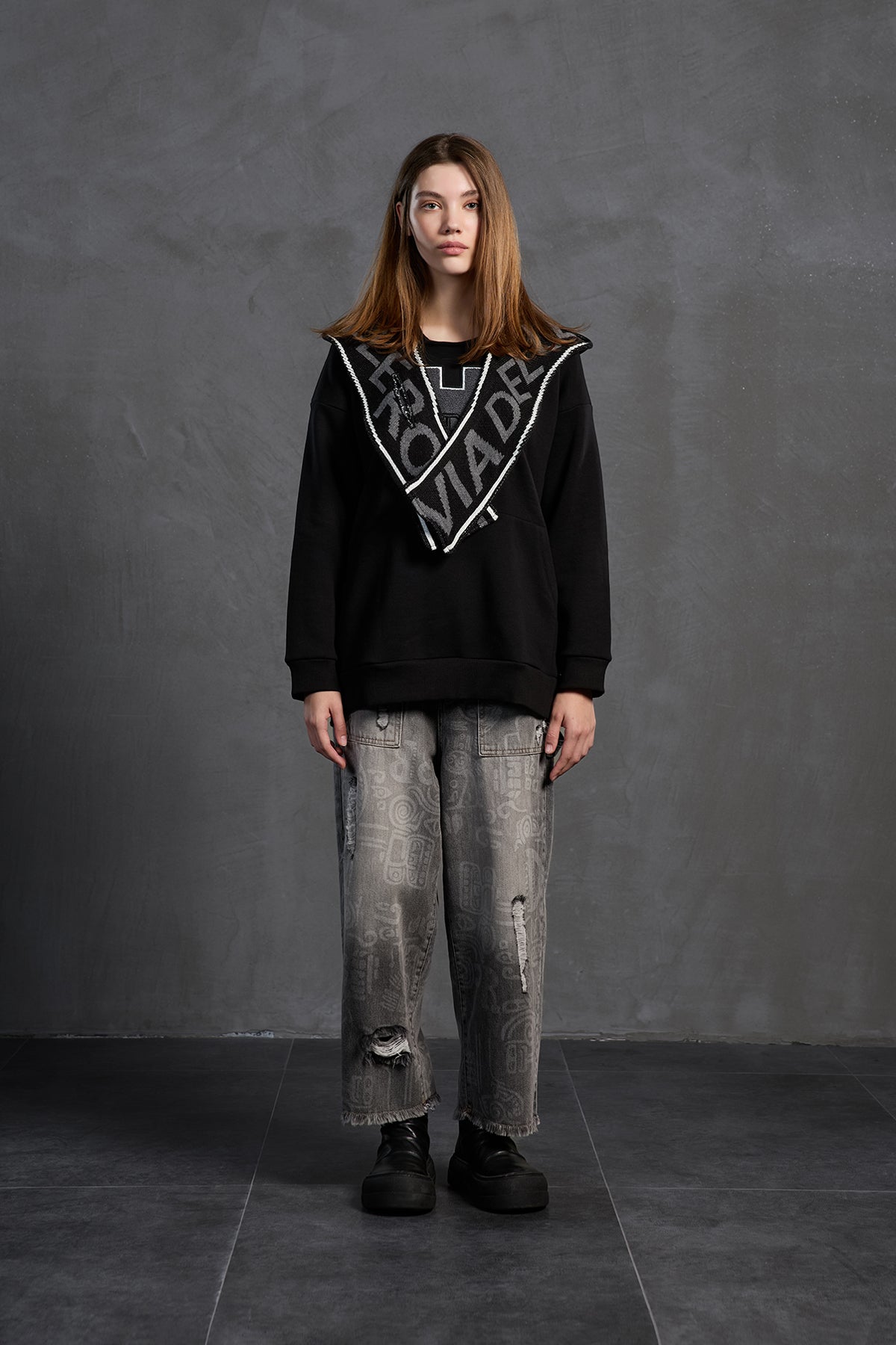 Black Hoodie Sweatshirt 18023