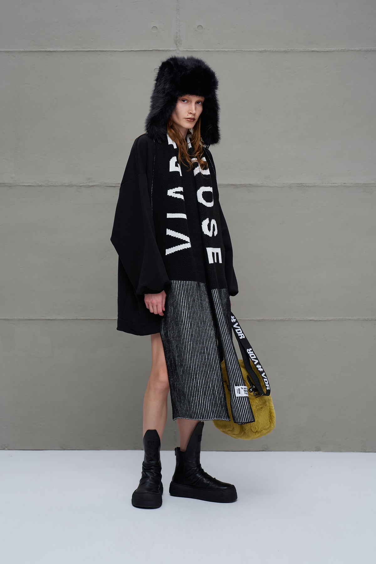 Black Off White Scarf Vw2618069