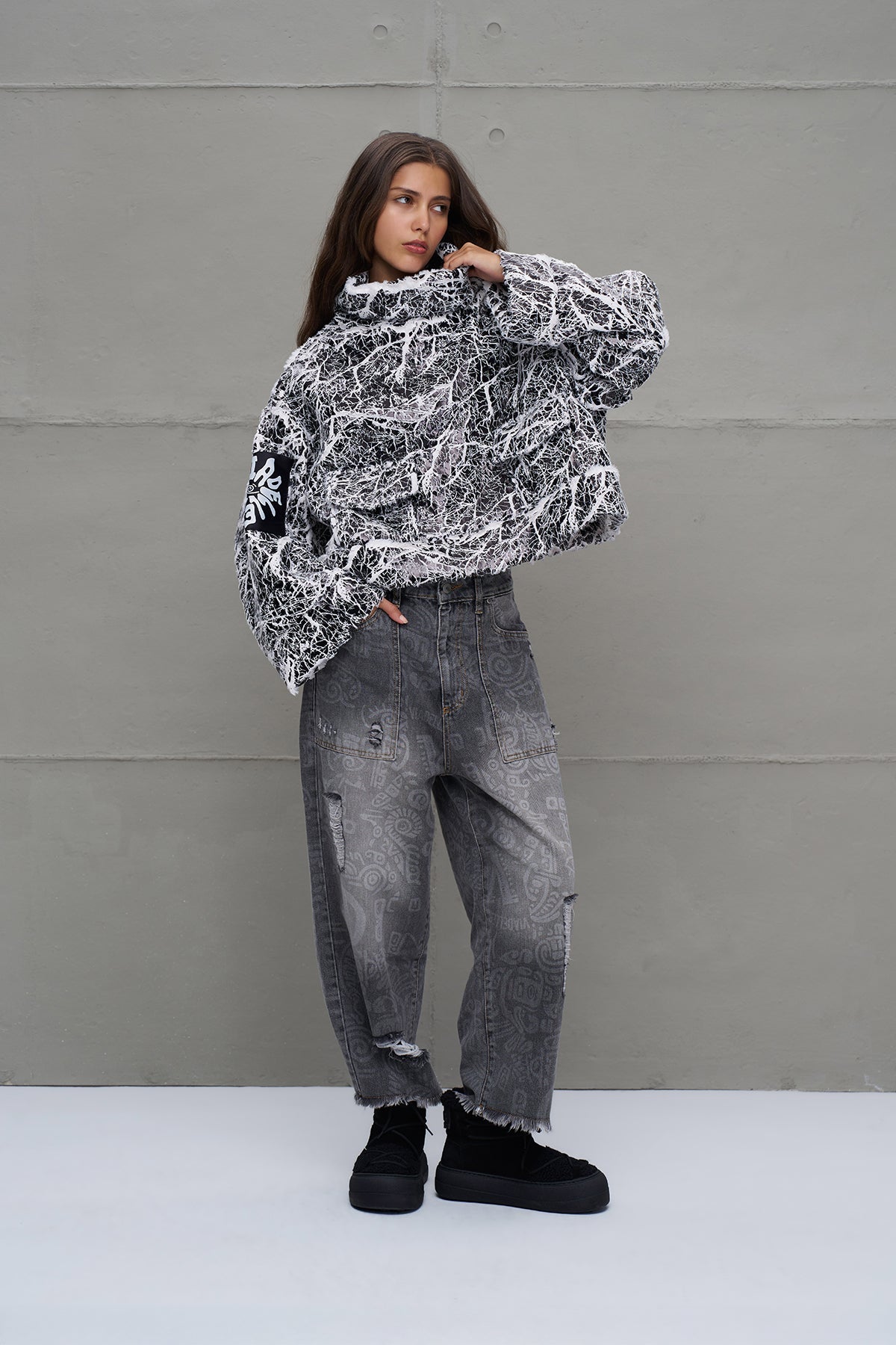 Black White Distressed Look Oversize Sweatshirt 18236