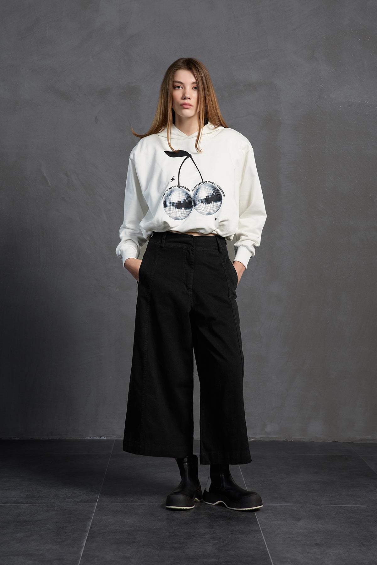 Off White Crop Sweatshirt 18259