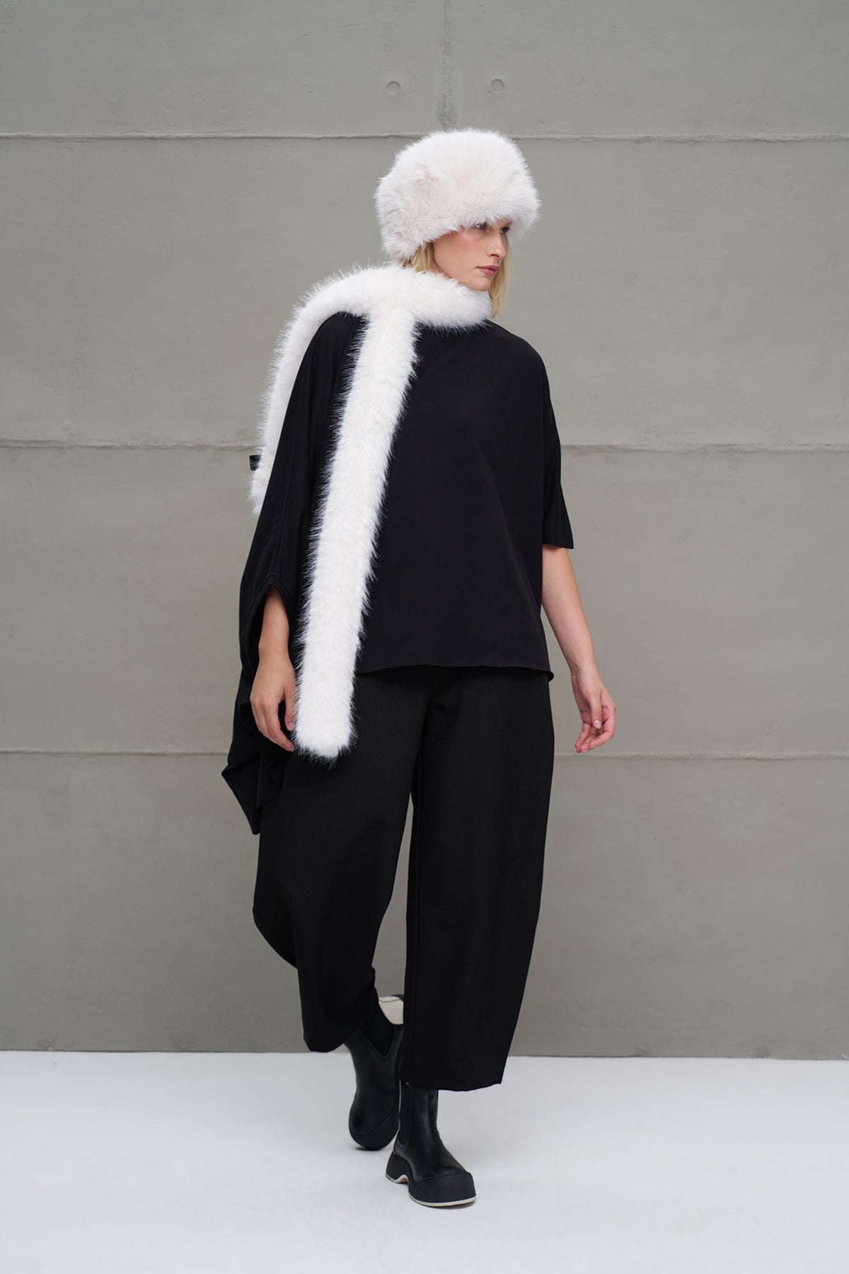 Off White Scarf Pencel