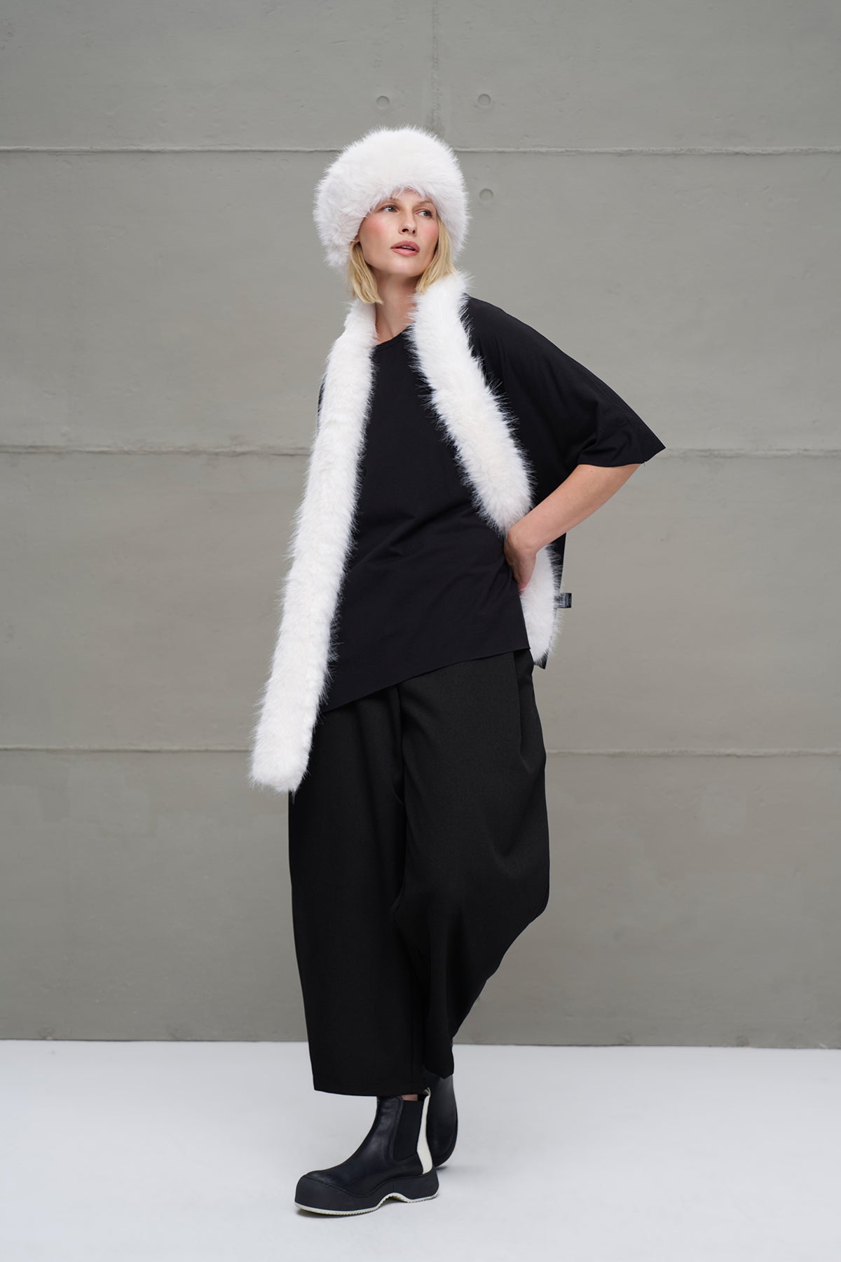 Off White Scarf Pencel