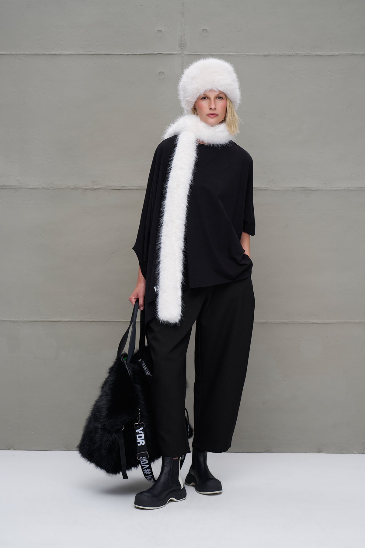 Off White Scarf Pencel