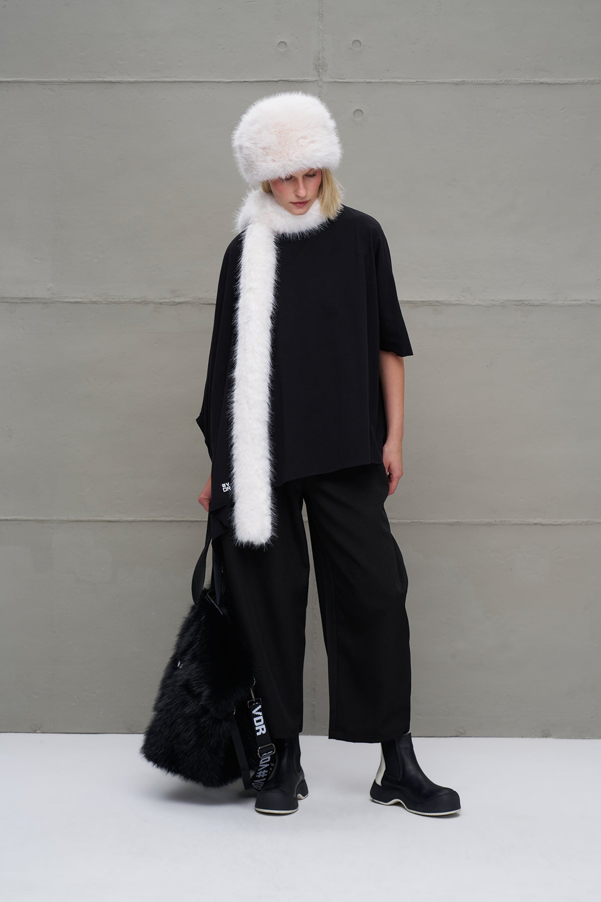 Off White Scarf Pencel