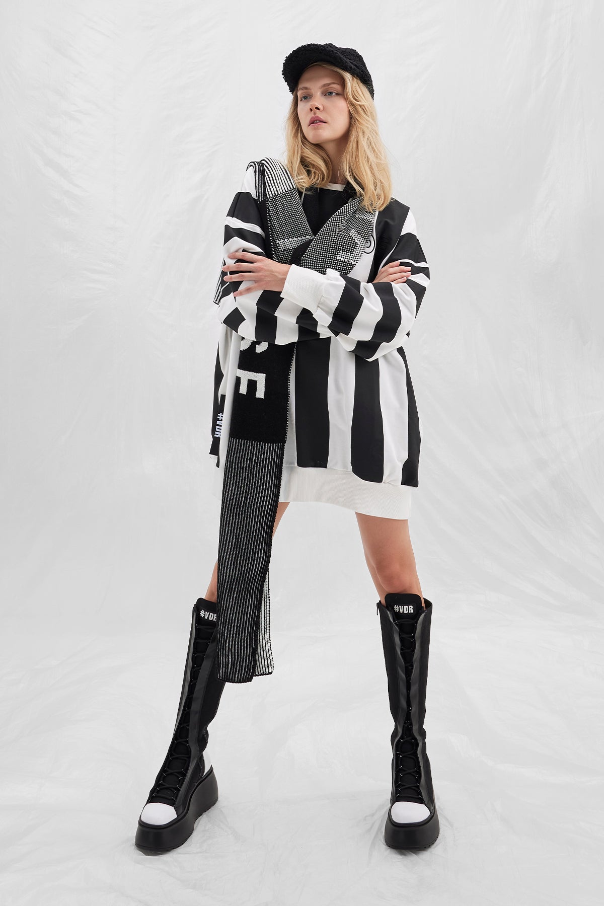 Nero Off White Scarf Vw2414031