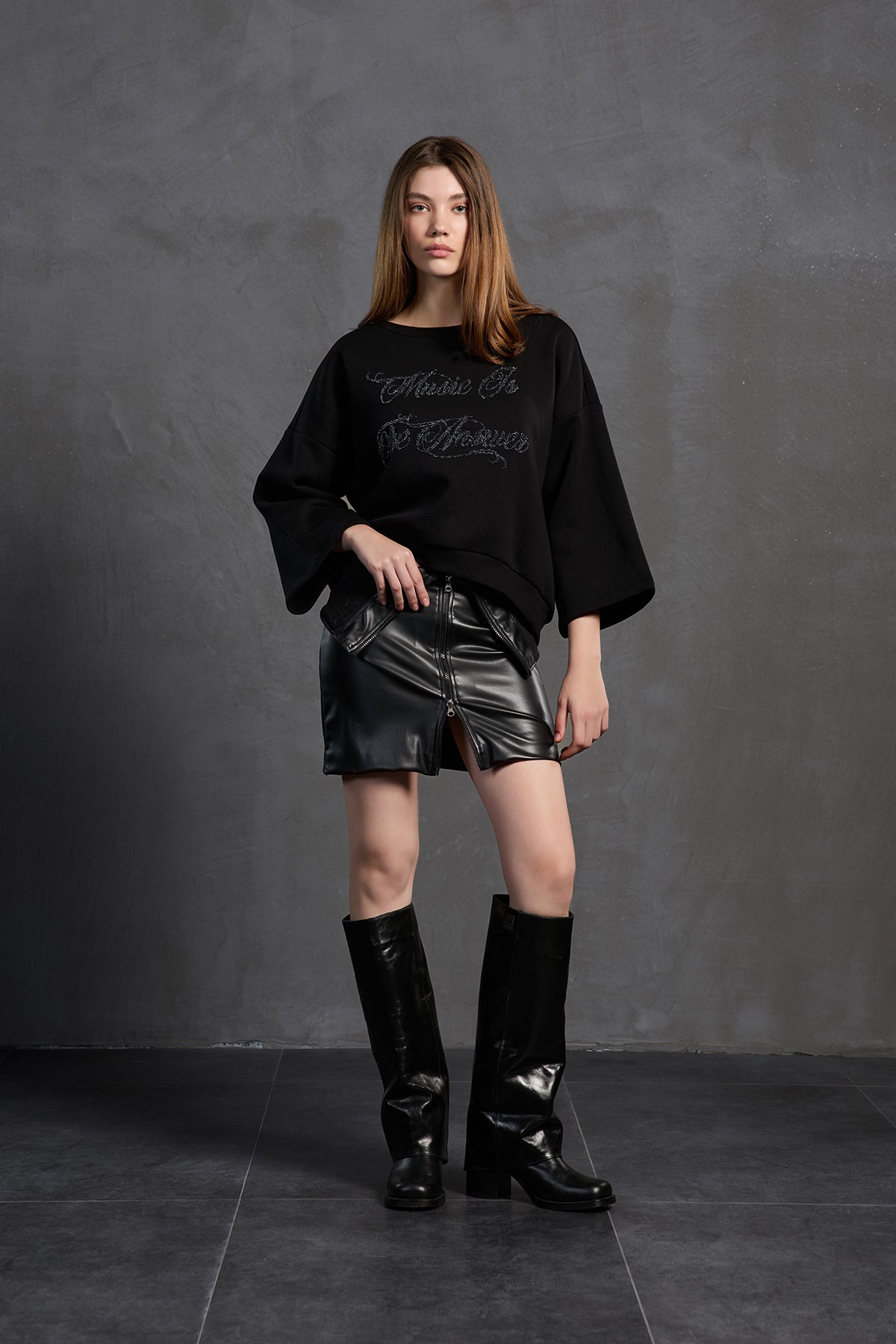 Black Crew Neck Oversized Sweatshirt 18018