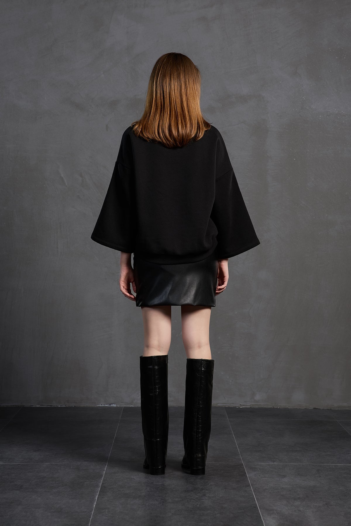 Black Crew Neck Oversized Sweatshirt 18018