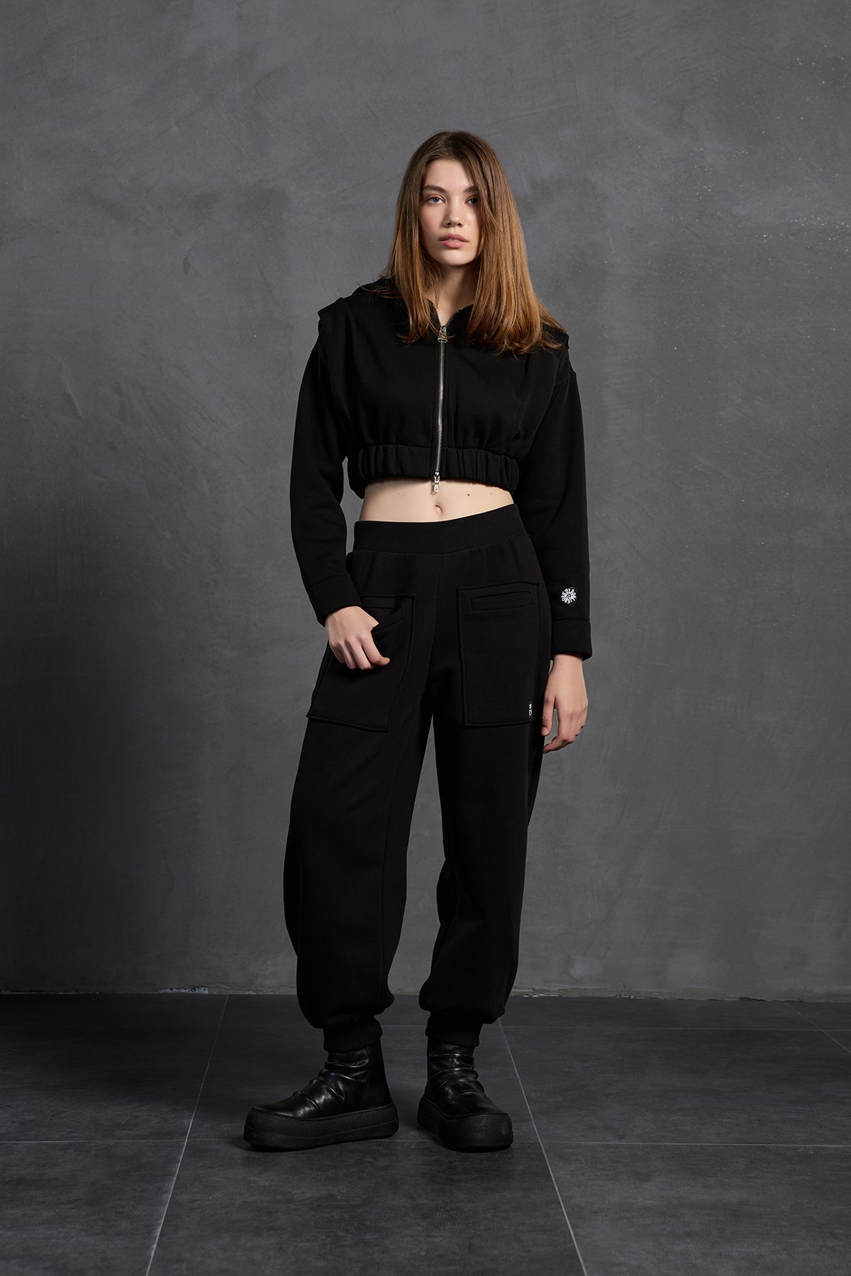 Black Zip-up Cropped Sweatshirt 18019