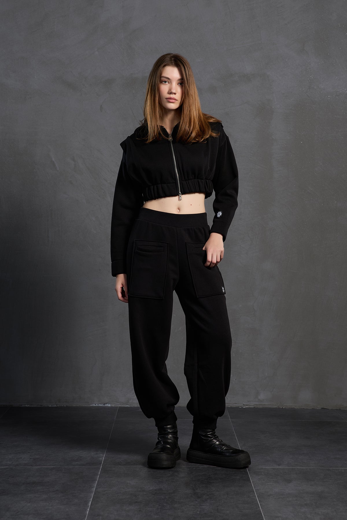 Black Zip-up Cropped Sweatshirt 18019