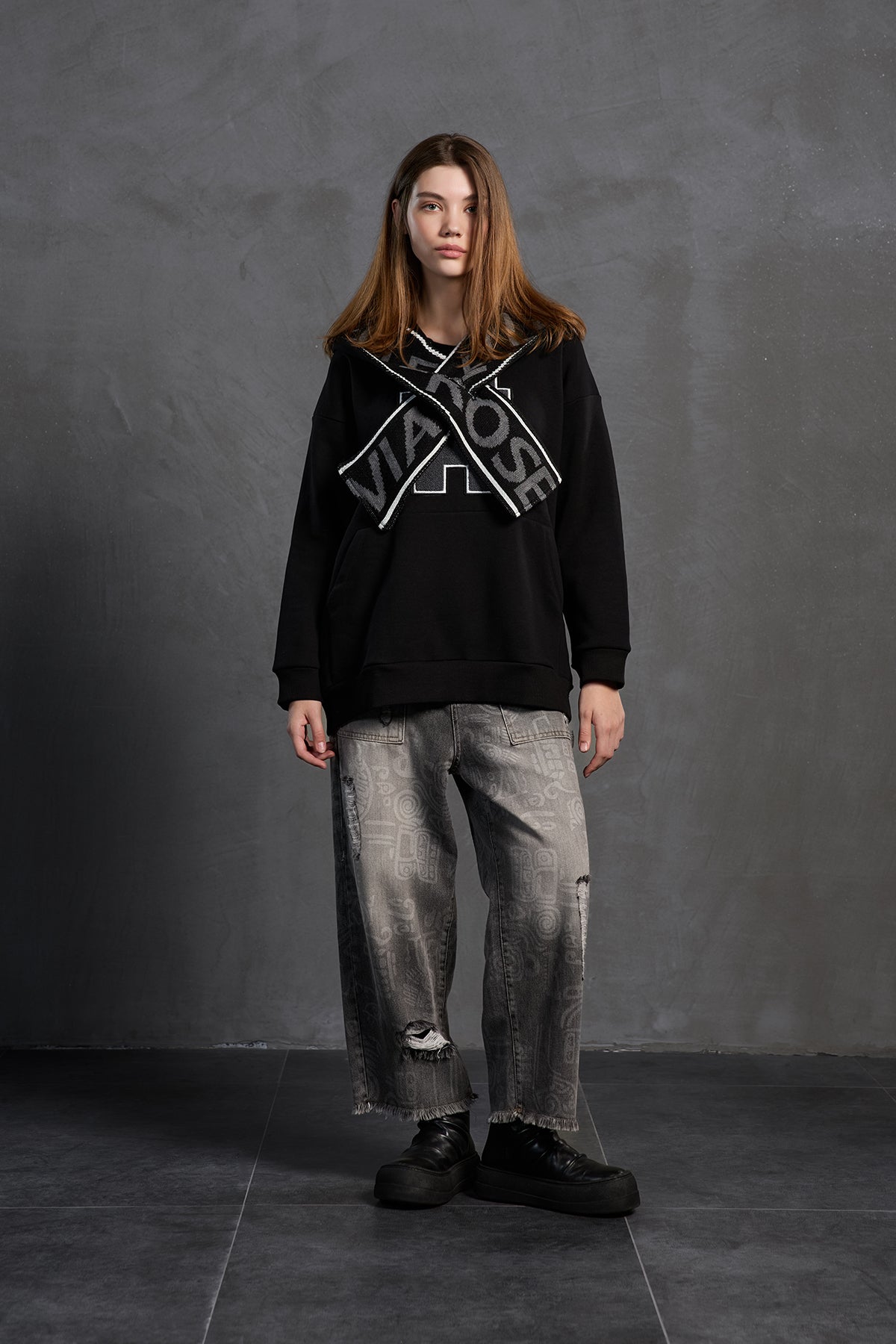 Black Hoodie Sweatshirt 18023