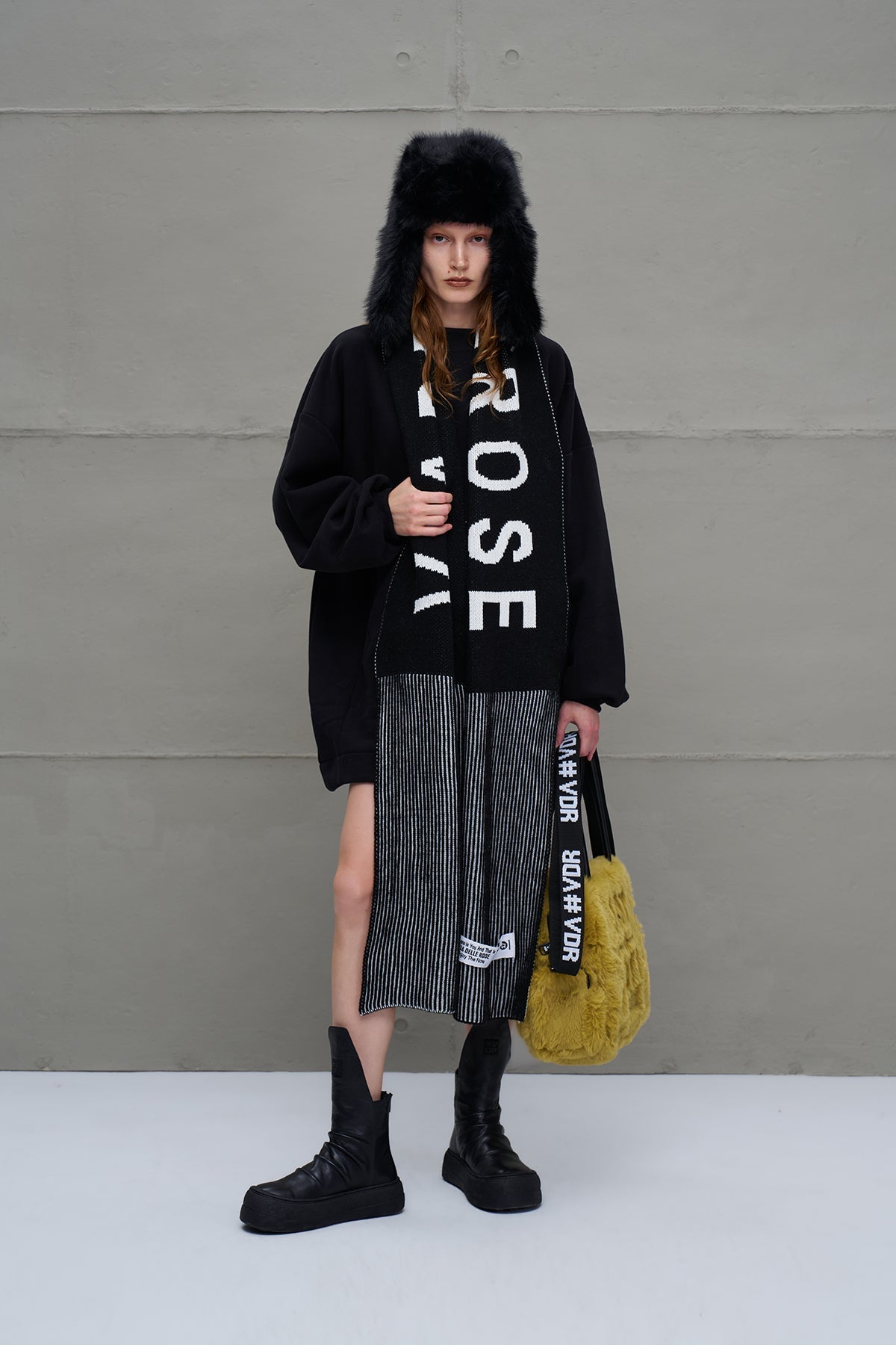 Black Off White Scarf Vw2618069