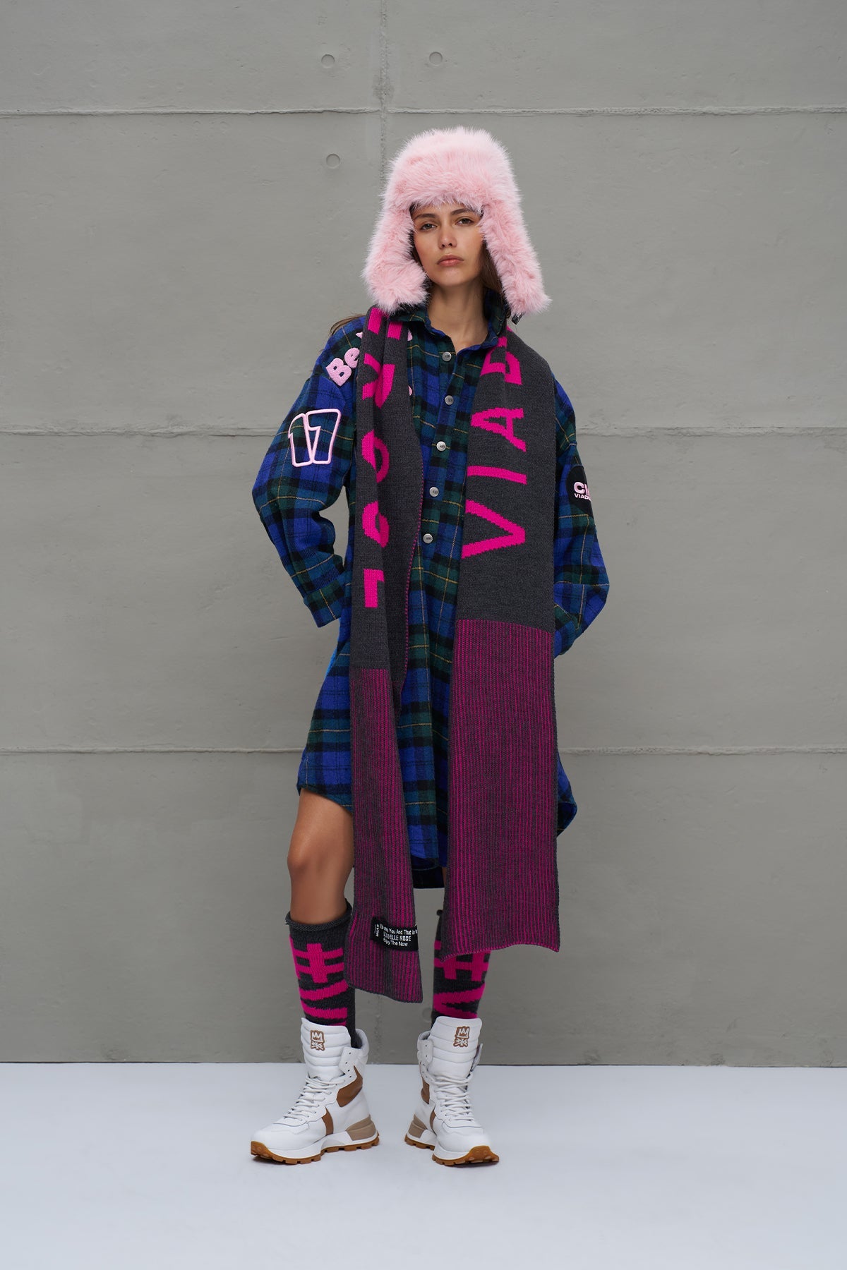 Anthracite Neon Pink Scarf Vw2618069