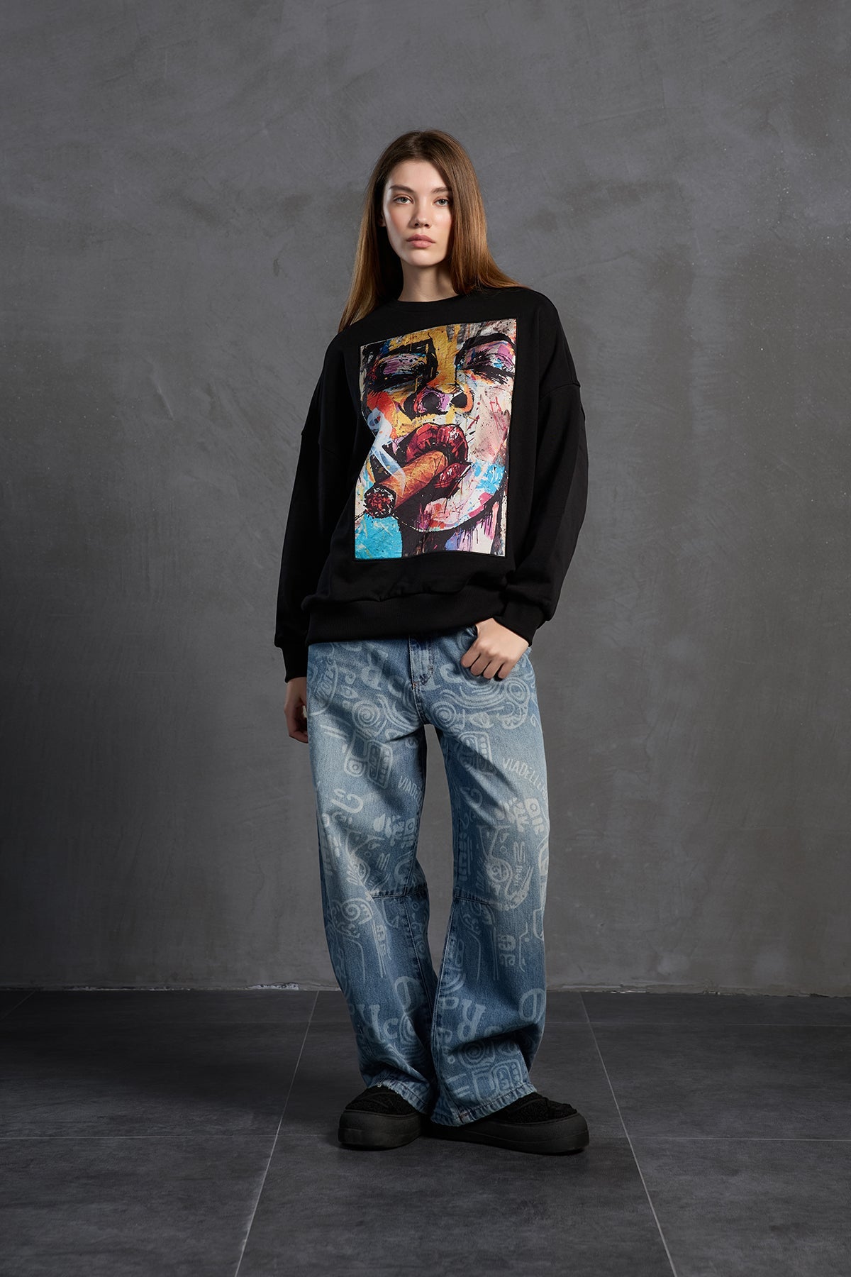 Black Pop-art Printed Oversize Sweatshirt 18216