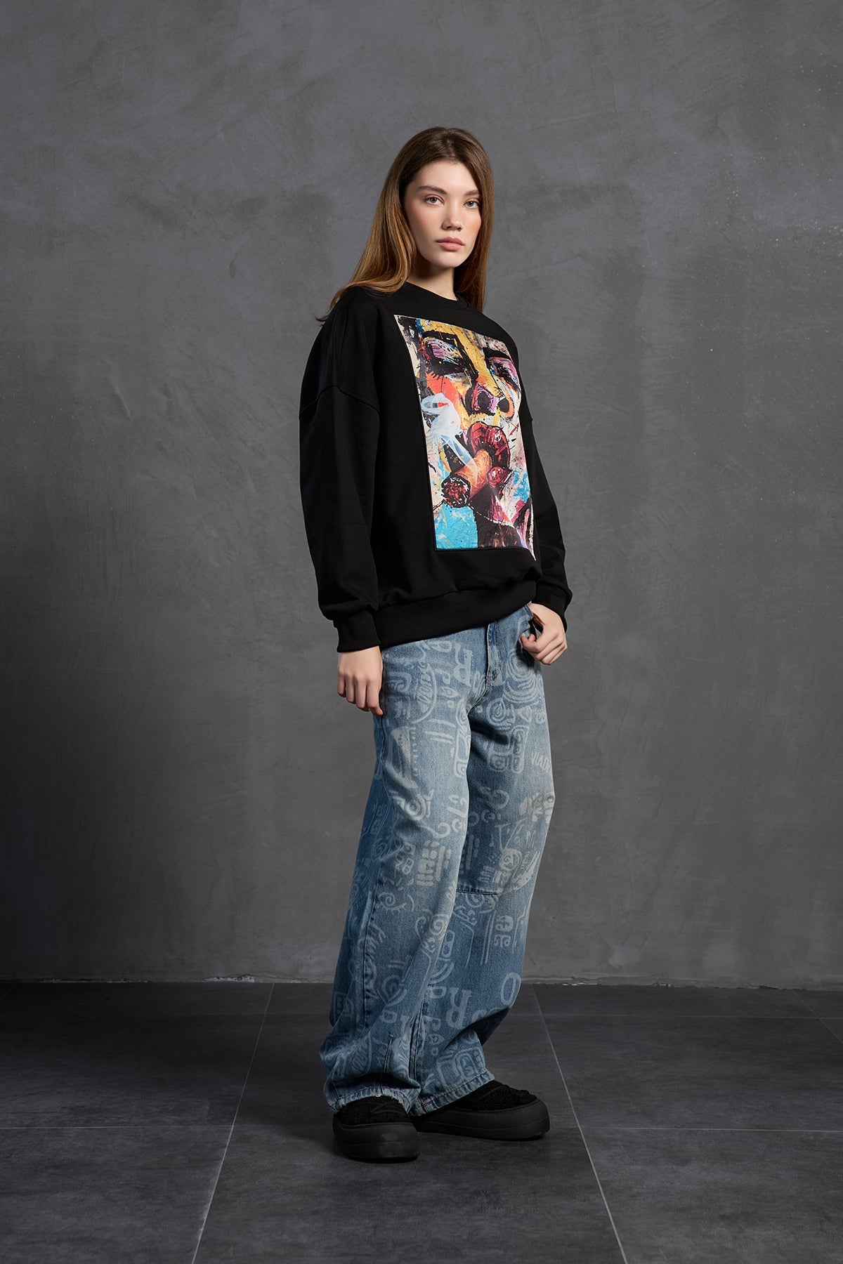 Black Pop-art Printed Oversize Sweatshirt 18216