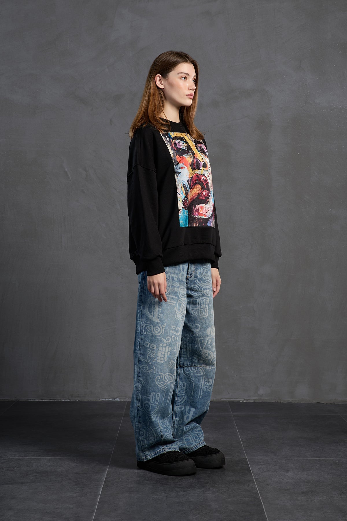 Black Pop-art Printed Oversize Sweatshirt 18216