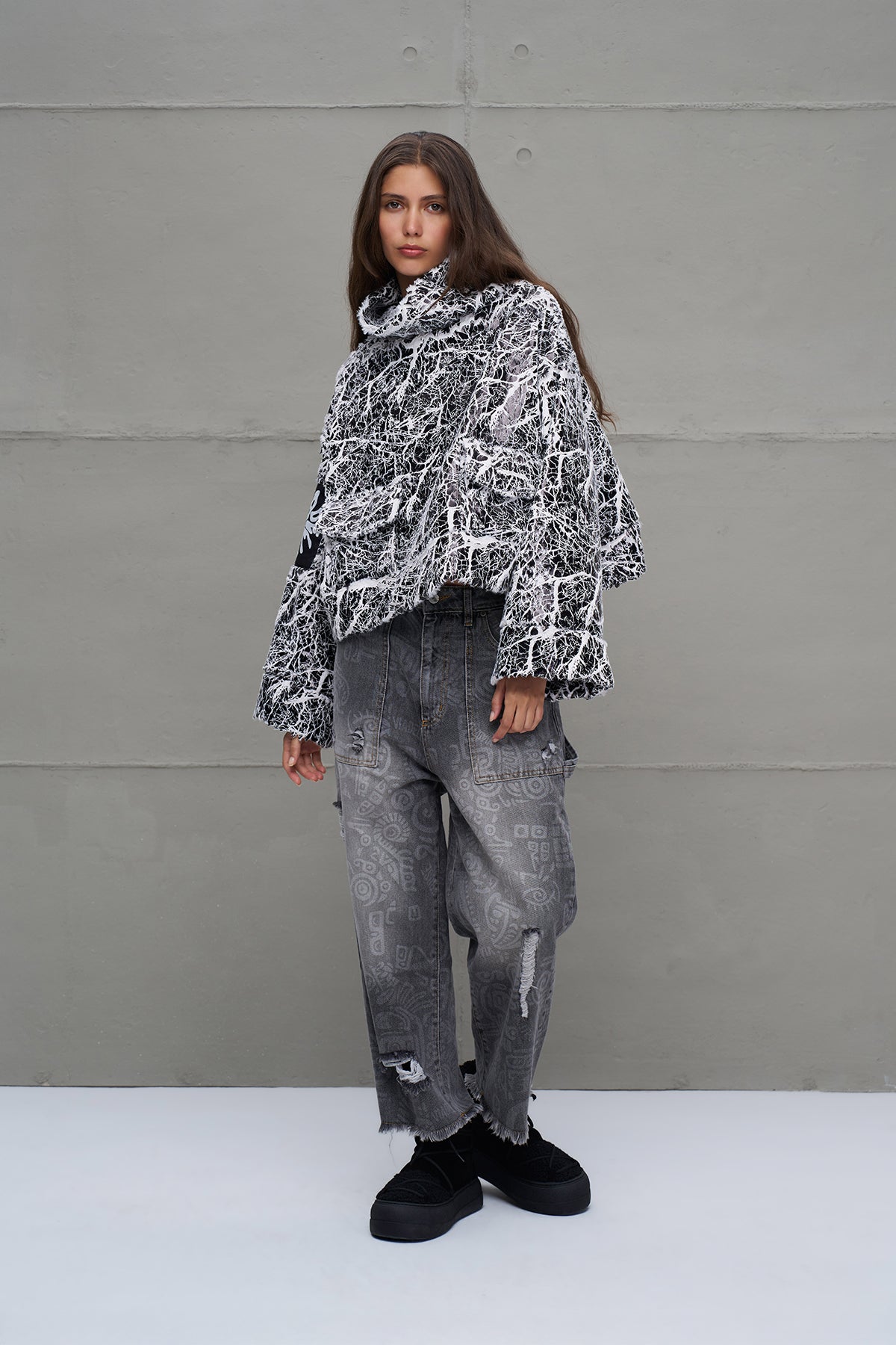 Black White Distressed Look Oversize Sweatshirt 18236