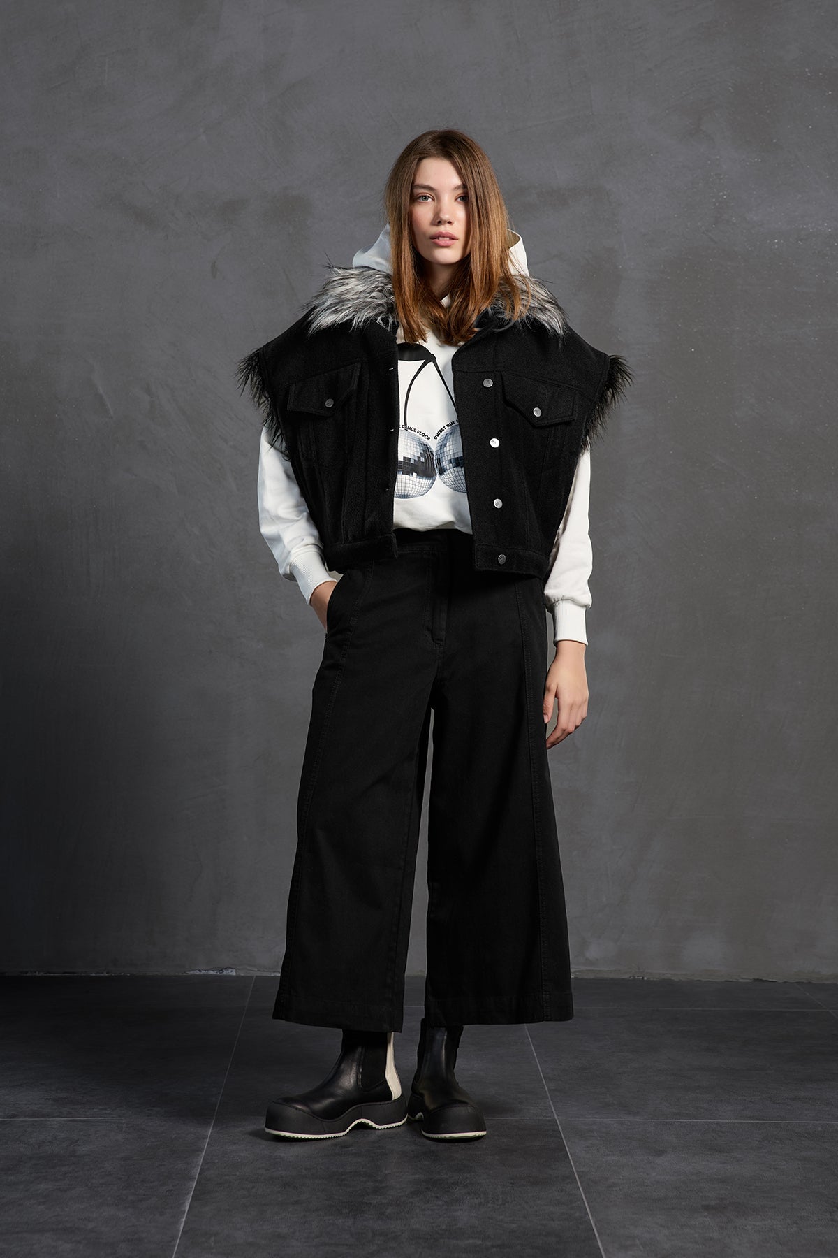 Off White Crop Sweatshirt 18259