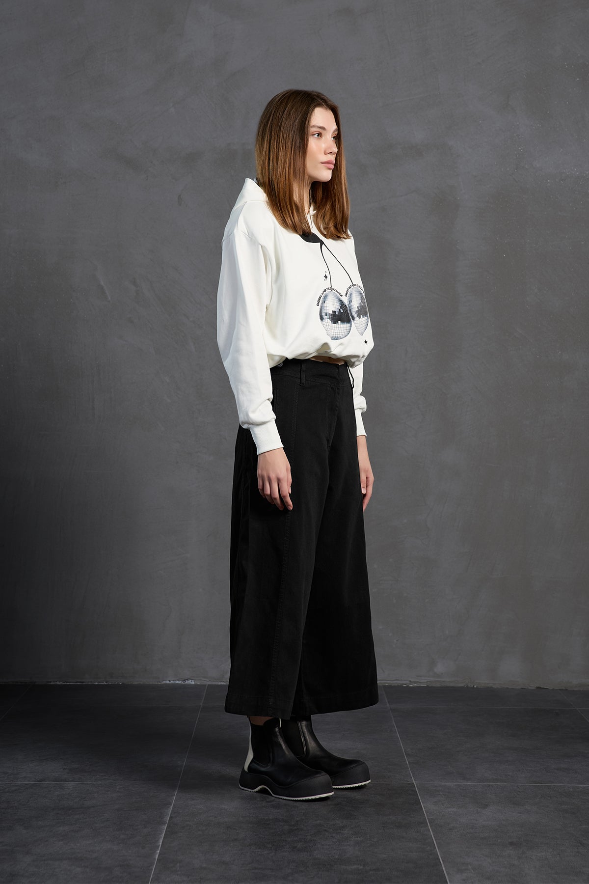 Off White Crop Sweatshirt 18259