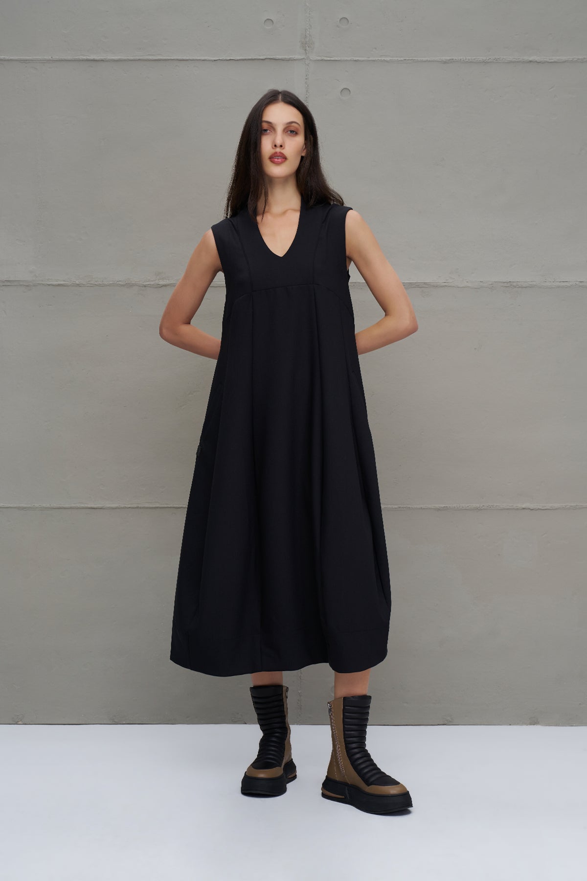 Black Balloon Form Oversize Dress 18283